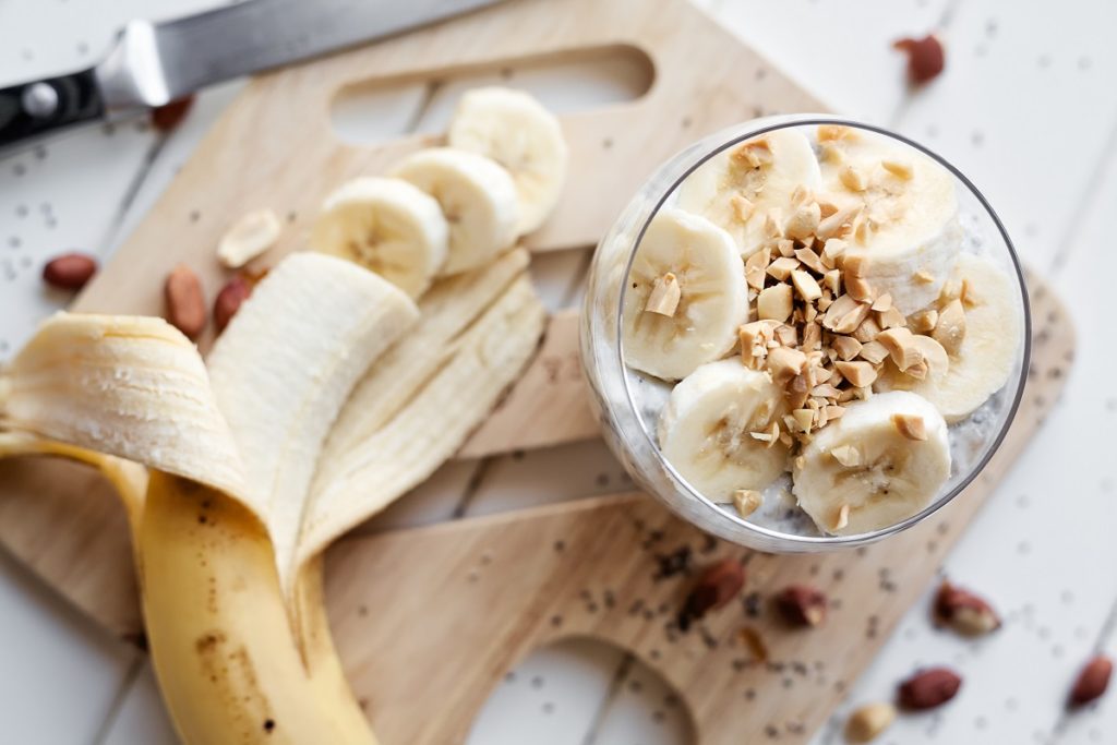 Yogurt with banana and nuts